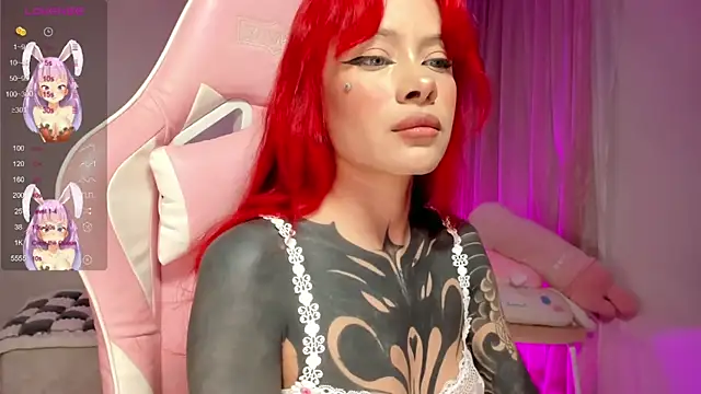 Snapshot of AlinaLukyanova chatting on 10/10/25, 03:49 AlinaLukyanova online show from 10/10/25, 03:49