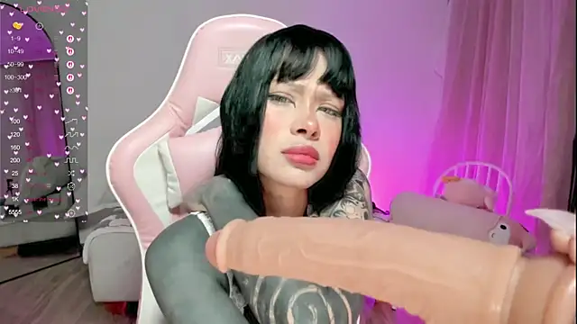 Snapshot of AlinaLukyanova chatting on 11/02/25, 04:15 AlinaLukyanova online show from 11/02/25, 04:15