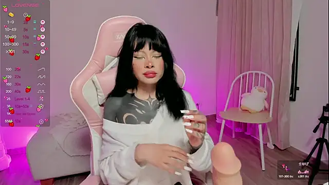 Snapshot of AlinaLukyanova chatting on 11/08/25, 04:45 AlinaLukyanova online show from 11/08/25, 04:45