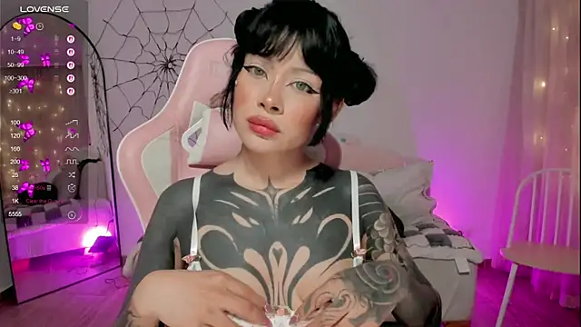 Snapshot of AlinaLukyanova chatting on 11/16/25, 03:56 AlinaLukyanova online show from 11/16/25, 03:56