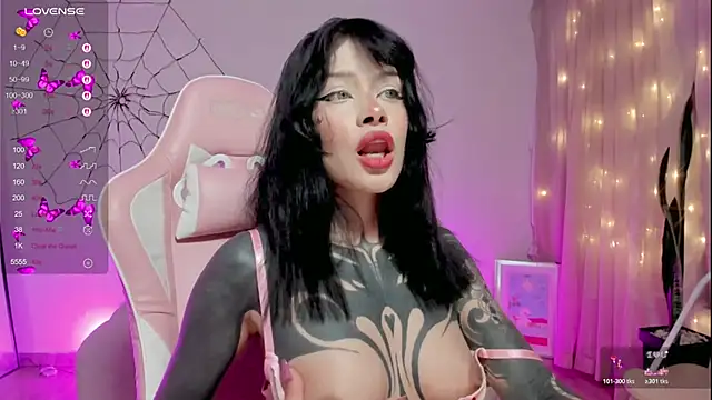 Snapshot of AlinaLukyanova chatting on 11/21/25, 04:33 AlinaLukyanova online show from 11/21/25, 04:33