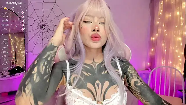 Snapshot of AlinaLukyanova chatting on 11/27/25, 04:36 AlinaLukyanova online show from 11/27/25, 04:36