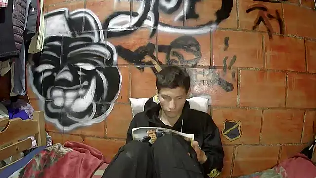 Snapshot of alexandercruz chatting on 06/25/26, 05:23 alexandercruz online show from 06/25/26, 05:23