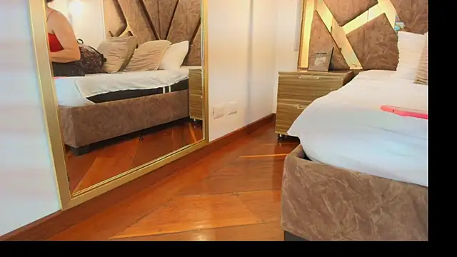 zarah andrew   online show from 11/08/25, 02:39