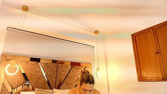 zarah andrew   online show from 11/20/25, 12:05