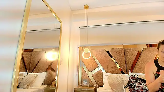 zarah andrew   online show from 12/15/25, 11:58