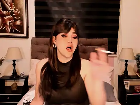 Snapshot of UrnextDoorTS chatting on 11/09/25, 01:26 UrnextDoorTS online show from 11/09/25, 01:26