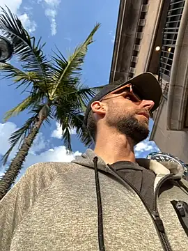 Snapshot of thejohnryancollection chatting on 10/22/25, 12:11 thejohnryancollection online show from 10/22/25, 12:11