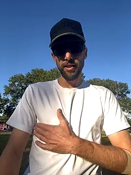 Snapshot of thejohnryancollection chatting on 11/13/25, 10:19 thejohnryancollection online show from 11/13/25, 10:19