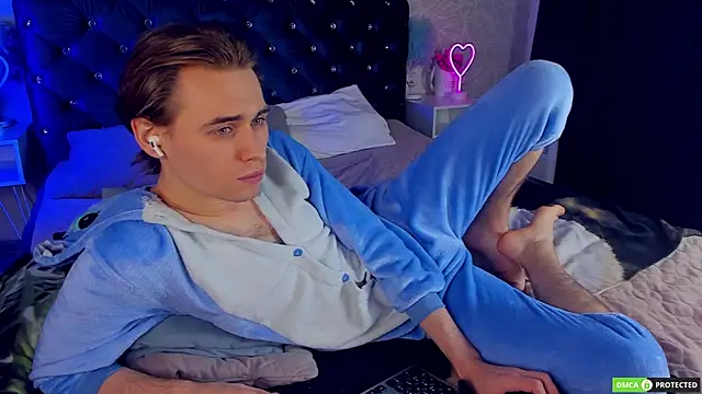 WilliamDyson online show from 12/01/25, 03:55