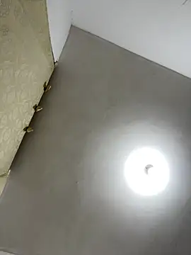 Valen1800 online show from 04/20/26, 02:47