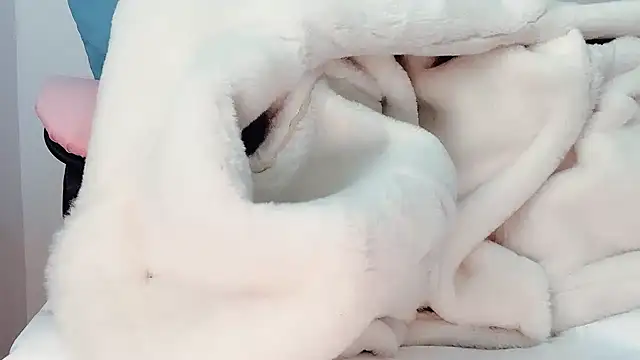 Snapshot of Eloise131499 chatting on 01/07/26, 01:24 Eloise131499 online show from 01/07/26, 01:24