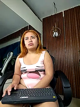 Snapshot of sara-lopez1 chatting on 10/15/25, 12:16 sara-lopez1 online show from 10/15/25, 12:16