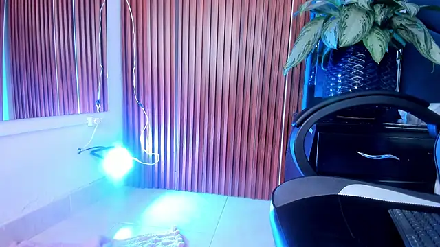 Snapshot of sara-lopez1 chatting on 10/23/25, 02:27 sara-lopez1 online show from 10/23/25, 02:27