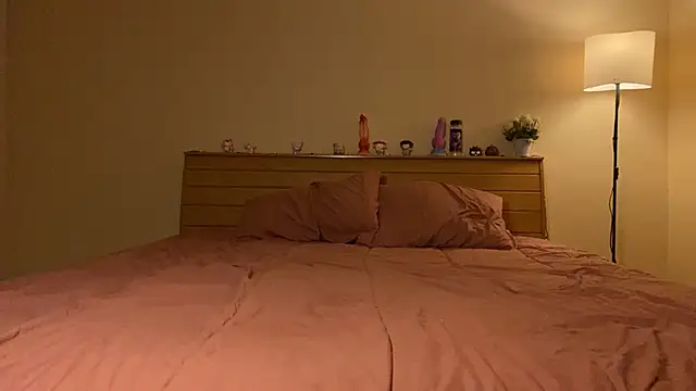 KellyTwink online show from 10/30/25, 04:41