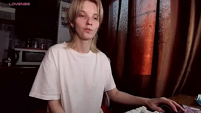 Snapshot of Madelaineses chatting on 06/08/26, 10:54 Madelaineses online show from 06/08/26, 10:54