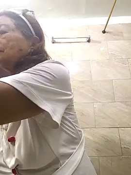 MaryeLunna online show from 12/22/25, 11:40