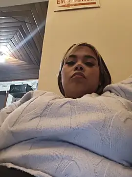 EmilyDuran  online show from 12/21/25, 02:51