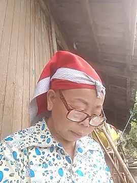 Snapshot of VangLe73 chatting on 09/22/25, 02:24 VangLe73 online show from 09/22/25, 02:24