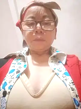 Snapshot of VangLe73 chatting on 09/29/25, 06:13 VangLe73 online show from 09/29/25, 06:13