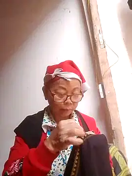 Snapshot of VangLe73 chatting on 09/30/25, 06:18 VangLe73 online show from 09/30/25, 06:18