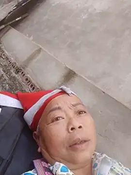 Snapshot of VangLe73 chatting on 10/19/25, 07:20 VangLe73 online show from 10/19/25, 07:20