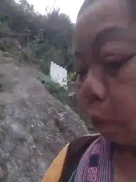 Snapshot of VangLe73 chatting on 10/21/25, 10:27 VangLe73 online show from 10/21/25, 10:27