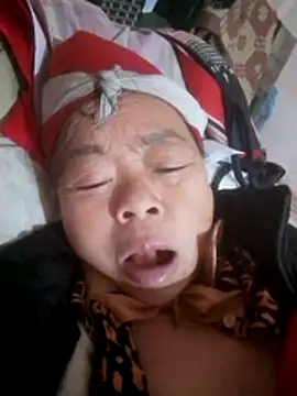 Snapshot of VangLe73 chatting on 11/22/25, 07:46 VangLe73 online show from 11/22/25, 07:46