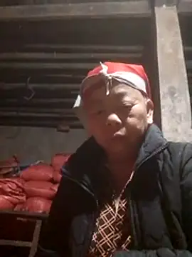 Snapshot of VangLe73 chatting on 11/23/25, 08:08 VangLe73 online show from 11/23/25, 08:08