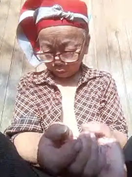 Snapshot of VangLe73 chatting on 11/24/25, 08:14 VangLe73 online show from 11/24/25, 08:14