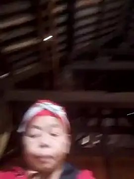 Snapshot of VangLe73 chatting on 12/02/25, 04:40 VangLe73 online show from 12/02/25, 04:40