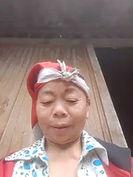 Snapshot of VangLe73 chatting on 12/04/25, 04:00 VangLe73 online show from 12/04/25, 04:00