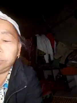 Snapshot of VangLe73 chatting on 12/14/25, 12:32 VangLe73 online show from 12/14/25, 12:32