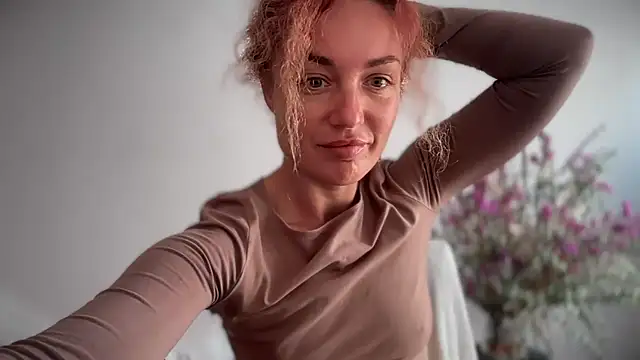 Snapshot of Reddgiirl chatting on 10/10/25, 09:08 Reddgiirl online show from 10/10/25, 09:08