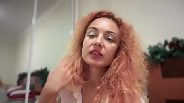 Snapshot of Reddgiirl chatting on 11/28/25, 10:40 Reddgiirl online show from 11/28/25, 10:40