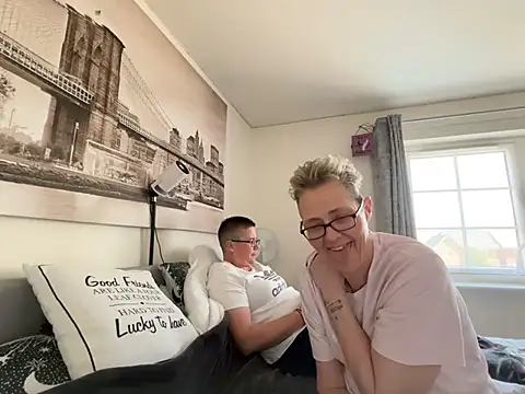 Curvy-Jinx online show from 04/22/26, 09:44