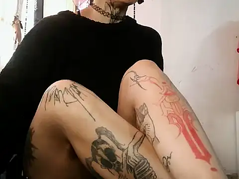 Snapshot of muscle_mommyy chatting on 09/16/25, 08:32 muscle mommyy online show from 09/16/25, 08:32