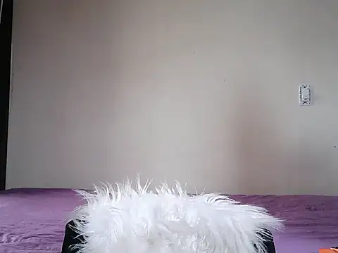 Snapshot of muscle_mommyy chatting on 10/28/25, 12:41 muscle mommyy online show from 10/28/25, 12:41