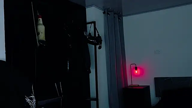 Angelabl0odborne online show from 03/31/26, 11:05