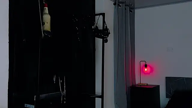 Angelabl0odborne online show from 04/07/26, 09:48