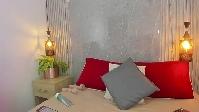 Emili  hot online show from 01/08/26, 11:45