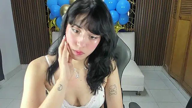 Snapshot of Anna17_ chatting on 10/20/25, 10:59 Anna17 online show from 10/20/25, 10:59