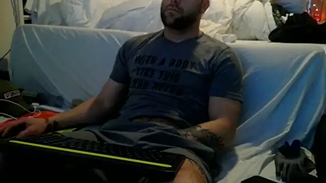 Luv2SuckBWC92 online show from 10/24/25, 12:08