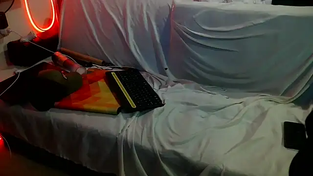 Luv2SuckBWC92 online show from 10/25/25, 05:15