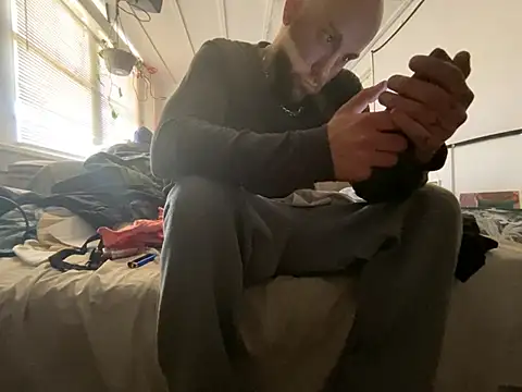 Luv2SuckBWC92 online show from 03/19/26, 04:33