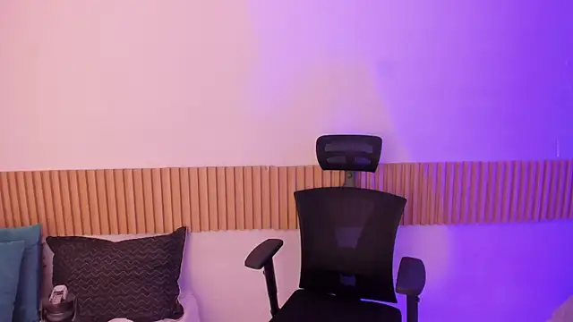 OliviaSweett online show from 11/03/25, 07:48