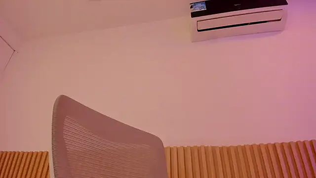 OliviaSweett online show from 04/11/26, 07:07