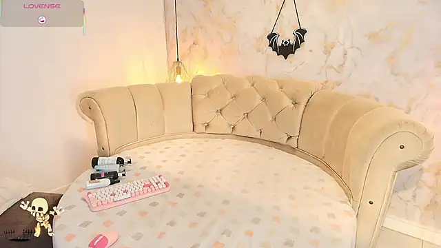 nathaliamiller online show from 10/31/25, 04:19