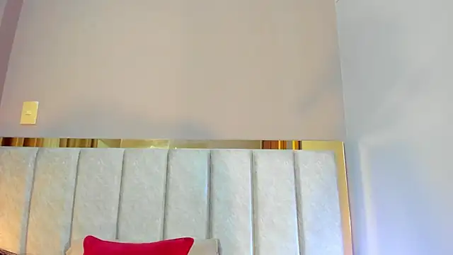 Snapshot of LunaAspen_ chatting on 10/28/25, 05:48 LunaAspen online show from 10/28/25, 05:48