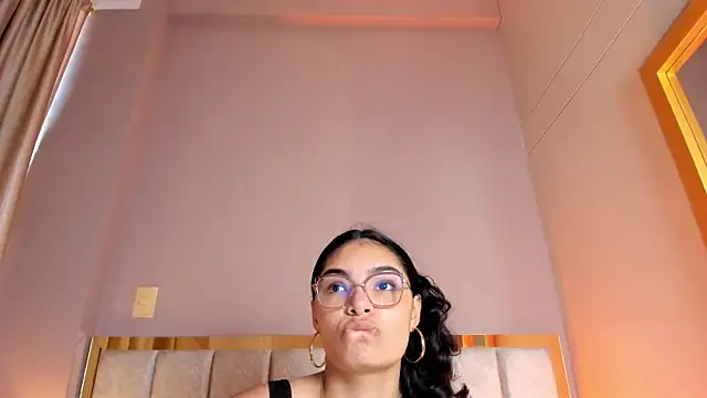 Snapshot of LunaAspen_ chatting on 11/18/25, 06:12 LunaAspen online show from 11/18/25, 06:12